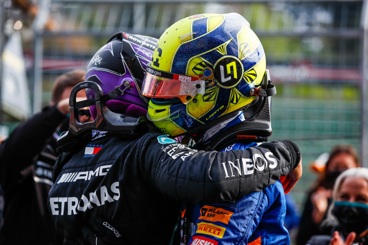 GP IMOLA, (L to R): Lewis Hamilton (GBR) Mercedes AMG F1 celebrates his second position with third placed Lando Norris (GBR) McLaren in parc ferme.
18.04.2021. Formula 1 World Championship, Rd 2, Emilia Romagna Grand Prix, Imola, Italy, Gara Day.
- www.xpbimages.com, EMail: requests@xpbimages.com © Copyright: FIA Pool Image for Editorial Use Only