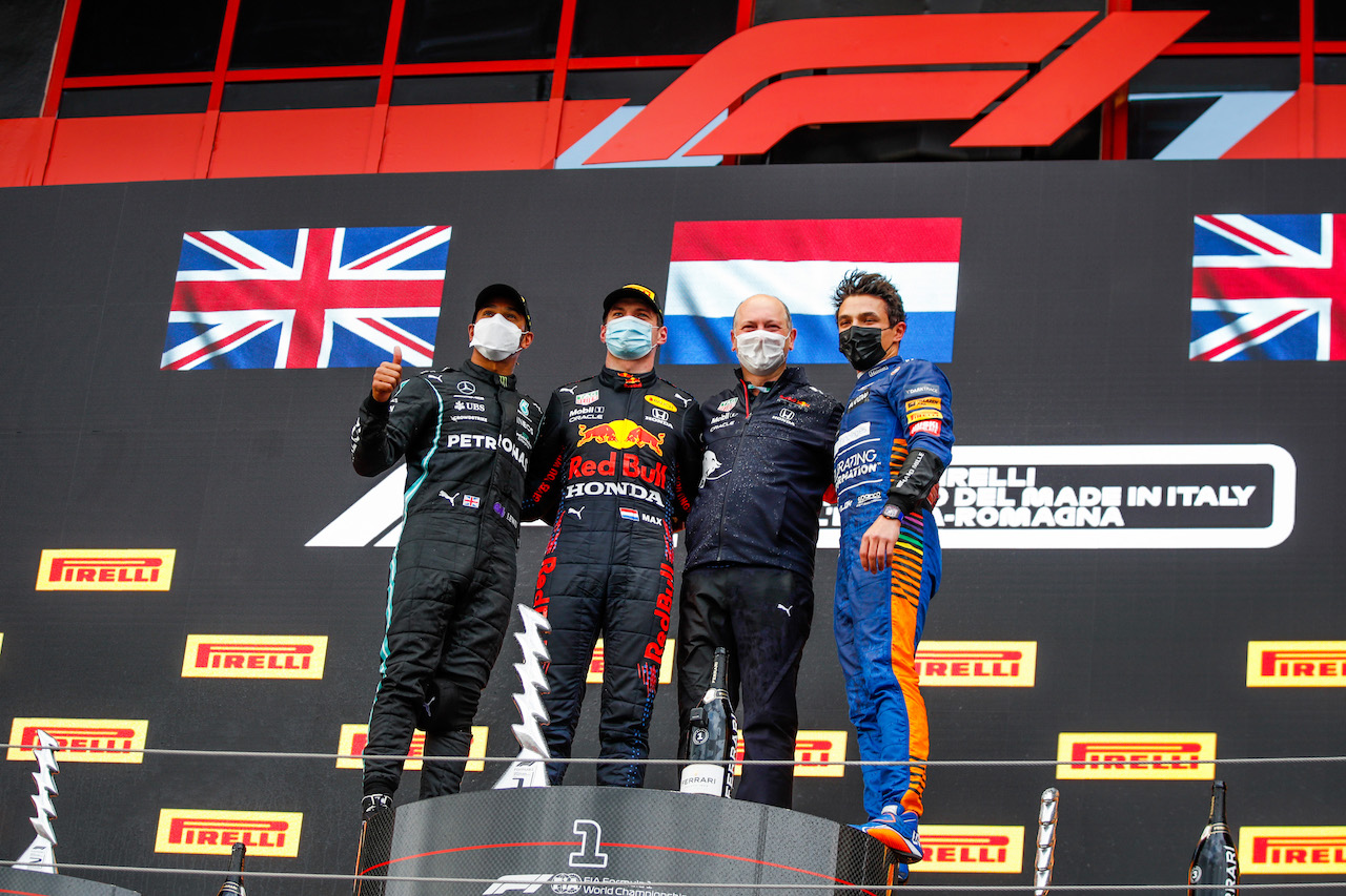 GP IMOLA, The podium (L to R): Lewis Hamilton (GBR) Mercedes AMG F1, second; Max Verstappen (NLD) Red Bull Racing, vincitore; Karl Sengstbratl, Red Bull Racing Finance & Operations Director; Lando Norris (GBR) McLaren, third.
18.04.2021. Formula 1 World Championship, Rd 2, Emilia Romagna Grand Prix, Imola, Italy, Gara Day.
- www.xpbimages.com, EMail: requests@xpbimages.com © Copyright: FIA Pool Image for Editorial Use Only