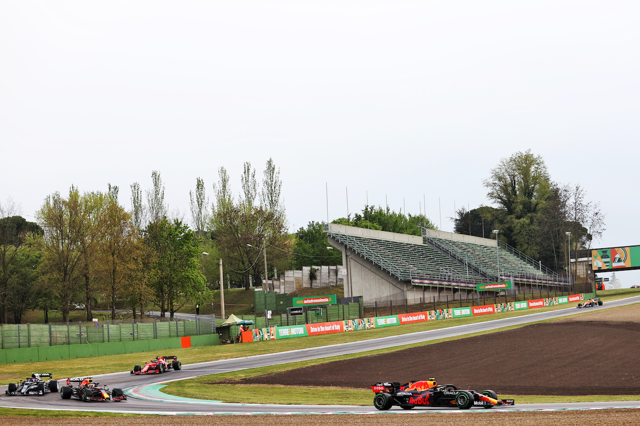 GP IMOLA, Sergio Perez (MEX) Red Bull Racing RB16B.
18.04.2021. Formula 1 World Championship, Rd 2, Emilia Romagna Grand Prix, Imola, Italy, Gara Day.
- www.xpbimages.com, EMail: requests@xpbimages.com © Copyright: Charniaux / XPB Images