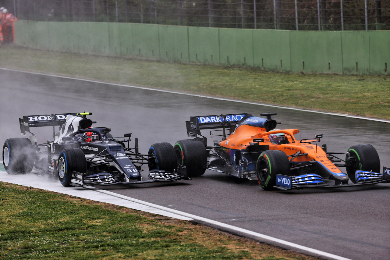 GP IMOLA, Daniel Ricciardo (AUS) McLaren MCL35M e Pierre Gasly (FRA) AlphaTauri AT02 battle for position.
18.04.2021. Formula 1 World Championship, Rd 2, Emilia Romagna Grand Prix, Imola, Italy, Gara Day.
- www.xpbimages.com, EMail: requests@xpbimages.com © Copyright: Batchelor / XPB Images