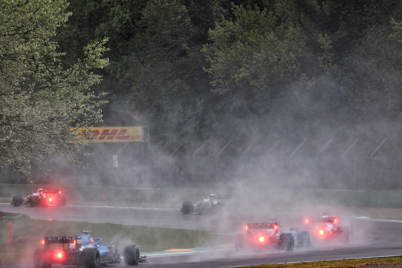 GP IMOLA, Fernando Alonso (ESP) Alpine F1 Team A521 davanti a team mate Esteban Ocon (FRA) Alpine F1 Team A521.
18.04.2021. Formula 1 World Championship, Rd 2, Emilia Romagna Grand Prix, Imola, Italy, Gara Day.
- www.xpbimages.com, EMail: requests@xpbimages.com © Copyright: Batchelor / XPB Images