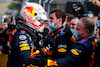 GP IMOLA, Gara winner Max Verstappen (NLD) Red Bull Racing celebrates with the team in parc ferme.
18.04.2021. Formula 1 World Championship, Rd 2, Emilia Romagna Grand Prix, Imola, Italy, Gara Day.
- www.xpbimages.com, EMail: requests@xpbimages.com © Copyright: FIA Pool Image for Editorial Use Only