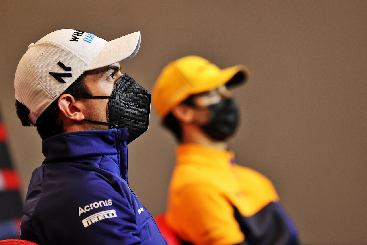 GP IMOLA, (L to R): Nicholas Latifi (CDN) Williams Racing e Daniel Ricciardo (AUS) McLaren in the FIA Press Conference.
15.04.2021. Formula 1 World Championship, Rd 2, Emilia Romagna Grand Prix, Imola, Italy, Preparation Day.
- www.xpbimages.com, EMail: requests@xpbimages.com © Copyright: Charniaux / XPB Images