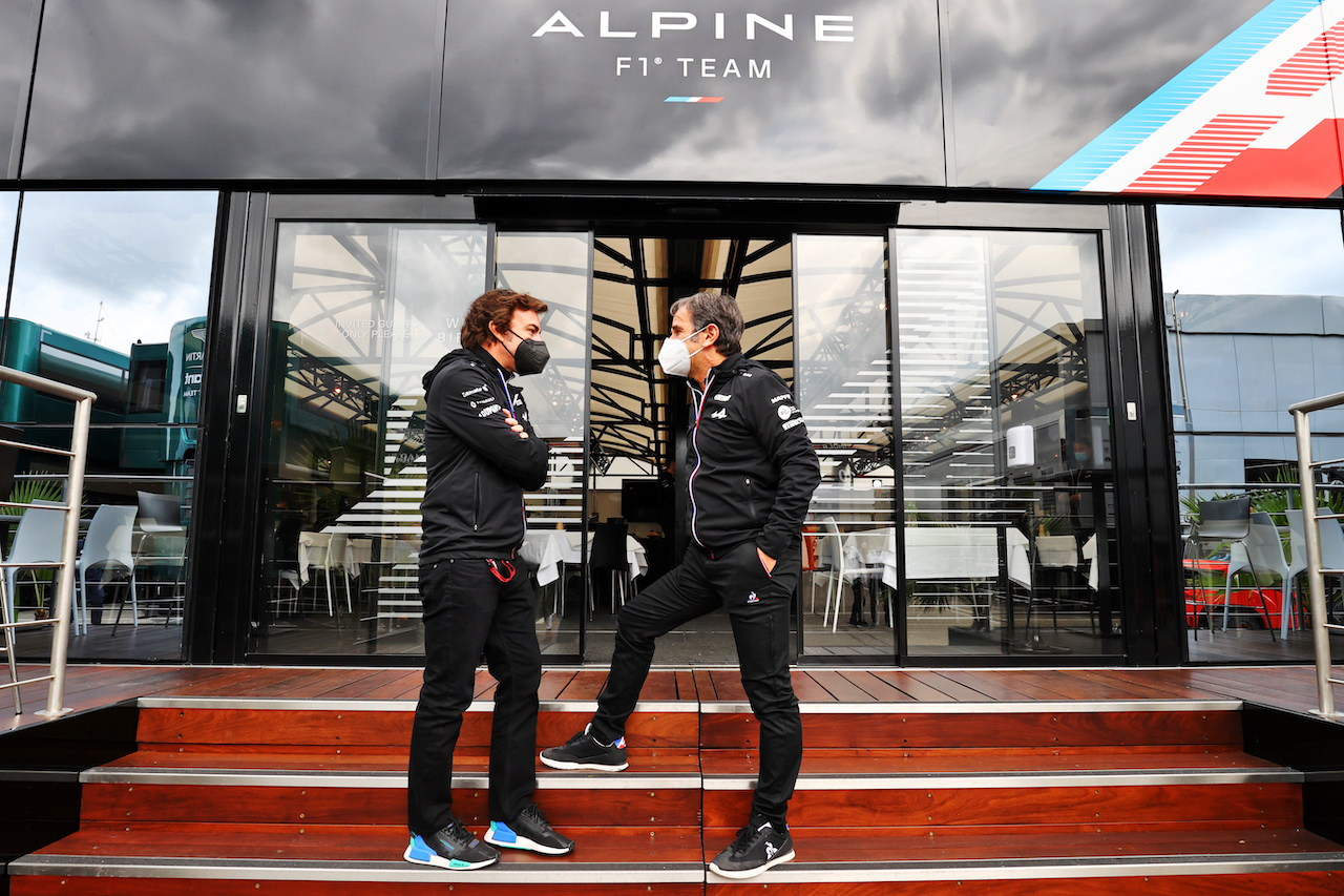 GP IMOLA, (L to R): Fernando Alonso (ESP) Alpine F1 Team with Davide Brivio (ITA) Alpine F1 Team Racing Director.
15.04.2021. Formula 1 World Championship, Rd 2, Emilia Romagna Grand Prix, Imola, Italy, Preparation Day.
- www.xpbimages.com, EMail: requests@xpbimages.com © Copyright: Moy / XPB Images