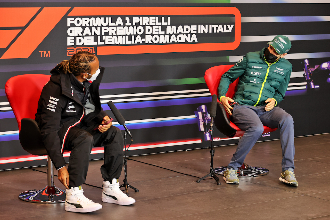 GP IMOLA, (L to R): Lewis Hamilton (GBR) Mercedes AMG F1 with Sebastian Vettel (GER) Aston Martin F1 Team in the FIA Press Conference.
15.04.2021. Formula 1 World Championship, Rd 2, Emilia Romagna Grand Prix, Imola, Italy, Preparation Day.
- www.xpbimages.com, EMail: requests@xpbimages.com © Copyright: Charniaux / XPB Images
