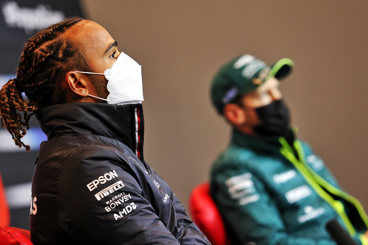 GP IMOLA, (L to R): Lewis Hamilton (GBR) Mercedes AMG F1 with Sebastian Vettel (GER) Aston Martin F1 Team in the FIA Press Conference.
15.04.2021. Formula 1 World Championship, Rd 2, Emilia Romagna Grand Prix, Imola, Italy, Preparation Day.
- www.xpbimages.com, EMail: requests@xpbimages.com © Copyright: Charniaux / XPB Images