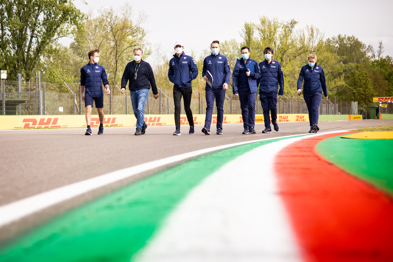 GP IMOLA, Nicholas Latifi (CDN) Williams Racing walks the circuit with the team.
15.04.2021. Formula 1 World Championship, Rd 2, Emilia Romagna Grand Prix, Imola, Italy, Preparation Day.
- www.xpbimages.com, EMail: requests@xpbimages.com © Copyright: Bearne / XPB Images