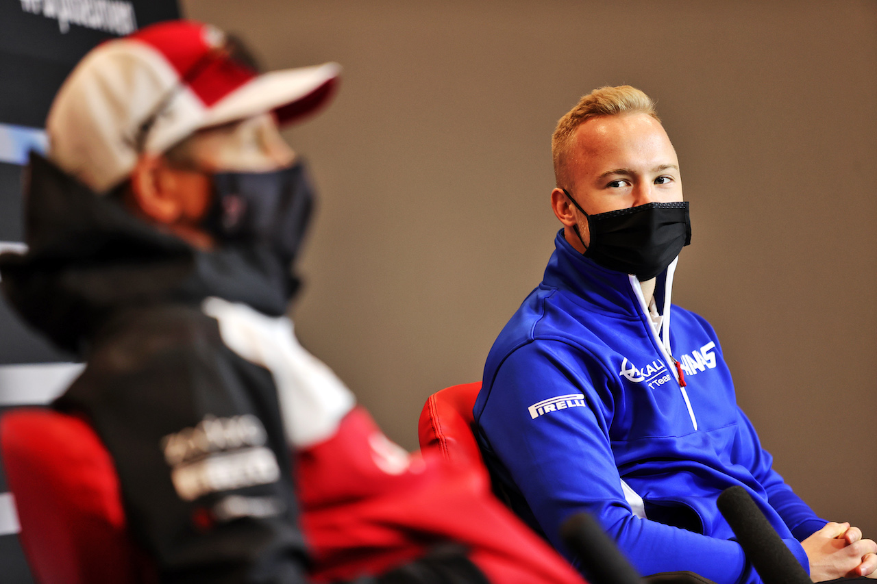 GP IMOLA, Nikita Mazepin (RUS) Haas F1 Team e Kimi Raikkonen (FIN) Alfa Romeo Racing in the FIA Press Conference.
15.04.2021. Formula 1 World Championship, Rd 2, Emilia Romagna Grand Prix, Imola, Italy, Preparation Day.
- www.xpbimages.com, EMail: requests@xpbimages.com © Copyright: Charniaux / XPB Images