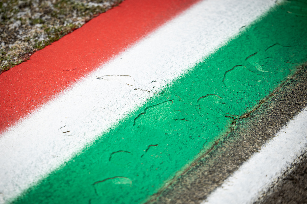 GP IMOLA, Circuit Atmosfera - kerb detail.
15.04.2021. Formula 1 World Championship, Rd 2, Emilia Romagna Grand Prix, Imola, Italy, Preparation Day.
- www.xpbimages.com, EMail: requests@xpbimages.com © Copyright: Bearne / XPB Images
