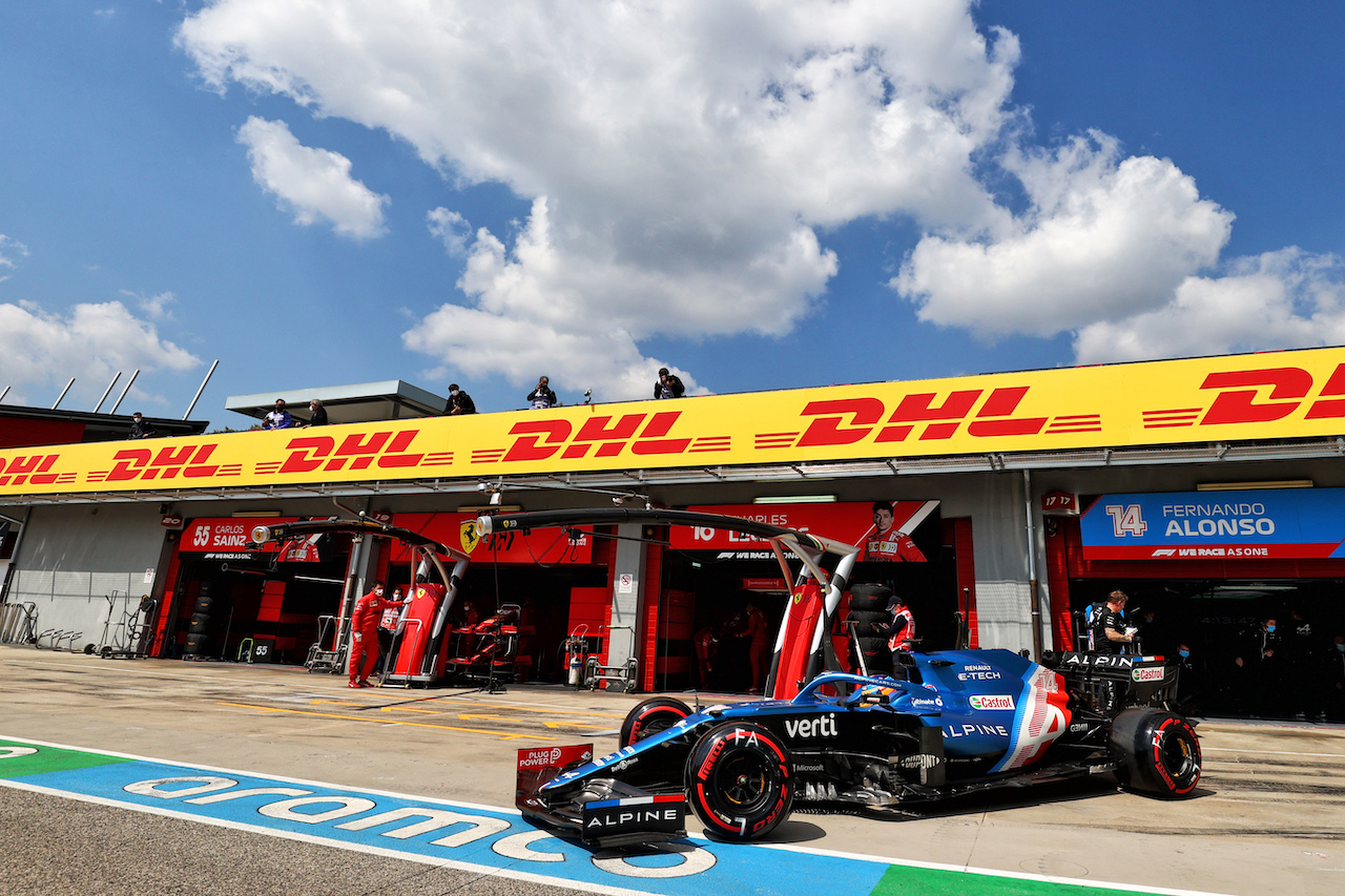 GP IMOLA, Fernando Alonso (ESP) Alpine F1 Team A521 leaves the pits.
17.04.2021. Formula 1 World Championship, Rd 2, Emilia Romagna Grand Prix, Imola, Italy, Qualifiche Day.
- www.xpbimages.com, EMail: requests@xpbimages.com © Copyright: Moy / XPB Images