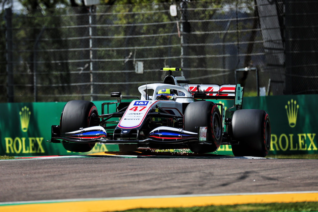 GP IMOLA, Mick Schumacher (GER) Haas VF-21.
17.04.2021. Formula 1 World Championship, Rd 2, Emilia Romagna Grand Prix, Imola, Italy, Qualifiche Day.
- www.xpbimages.com, EMail: requests@xpbimages.com © Copyright: Batchelor / XPB Images