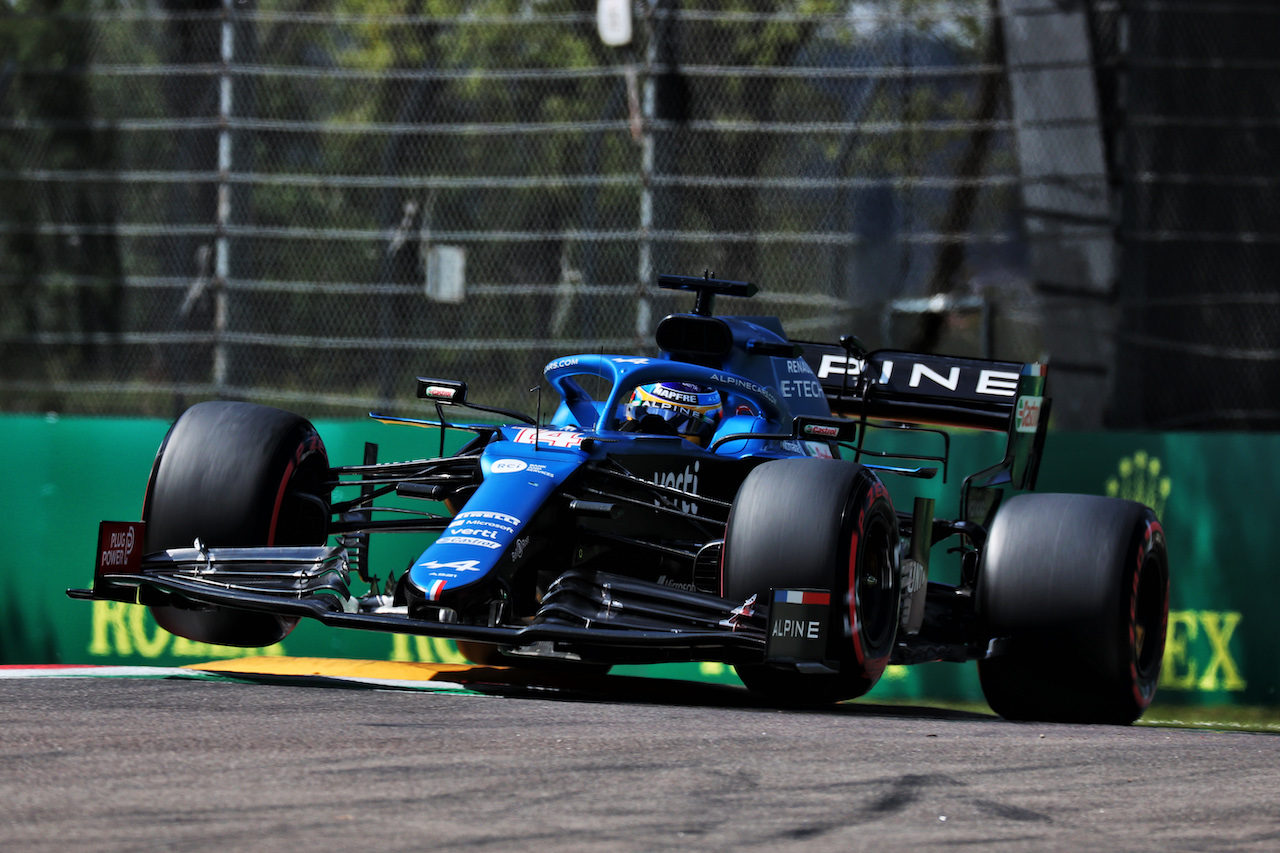 GP IMOLA, Fernando Alonso (ESP) Alpine F1 Team A521.
17.04.2021. Formula 1 World Championship, Rd 2, Emilia Romagna Grand Prix, Imola, Italy, Qualifiche Day.
- www.xpbimages.com, EMail: requests@xpbimages.com © Copyright: Batchelor / XPB Images