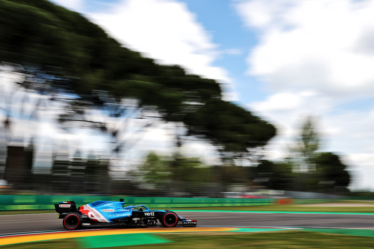GP IMOLA, Fernando Alonso (ESP) Alpine F1 Team A521.
17.04.2021. Formula 1 World Championship, Rd 2, Emilia Romagna Grand Prix, Imola, Italy, Qualifiche Day.
- www.xpbimages.com, EMail: requests@xpbimages.com © Copyright: Batchelor / XPB Images