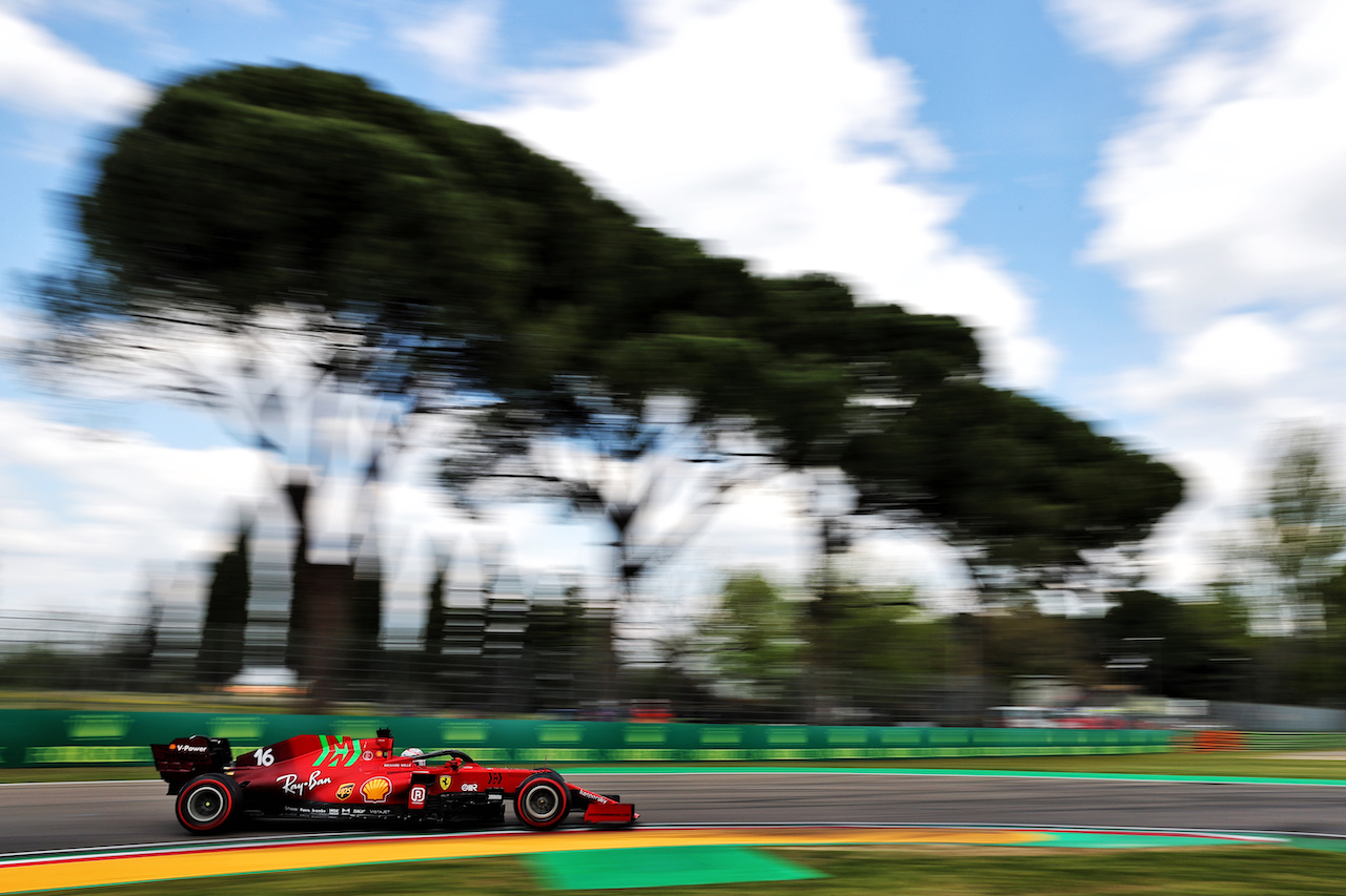 GP IMOLA, Charles Leclerc (MON) Ferrari SF-21.
17.04.2021. Formula 1 World Championship, Rd 2, Emilia Romagna Grand Prix, Imola, Italy, Qualifiche Day.
- www.xpbimages.com, EMail: requests@xpbimages.com © Copyright: Batchelor / XPB Images