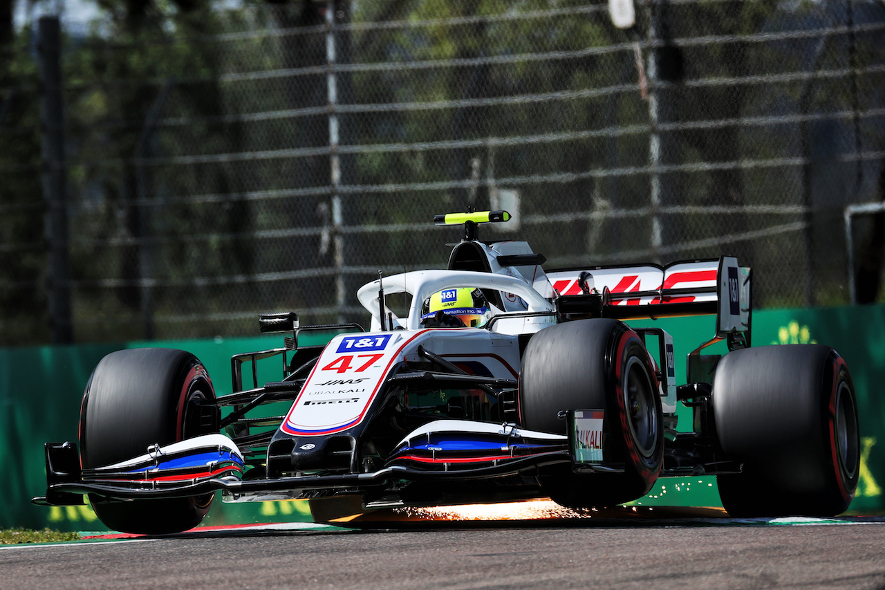 GP IMOLA, Mick Schumacher (GER) Haas VF-21.
17.04.2021. Formula 1 World Championship, Rd 2, Emilia Romagna Grand Prix, Imola, Italy, Qualifiche Day.
- www.xpbimages.com, EMail: requests@xpbimages.com © Copyright: Batchelor / XPB Images