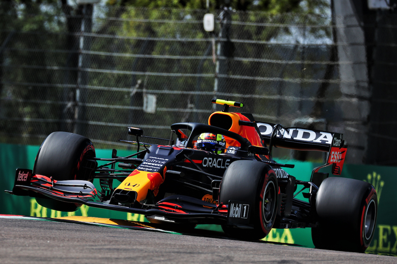 GP IMOLA, Sergio Perez (MEX) Red Bull Racing RB16B.
17.04.2021. Formula 1 World Championship, Rd 2, Emilia Romagna Grand Prix, Imola, Italy, Qualifiche Day.
- www.xpbimages.com, EMail: requests@xpbimages.com © Copyright: Batchelor / XPB Images