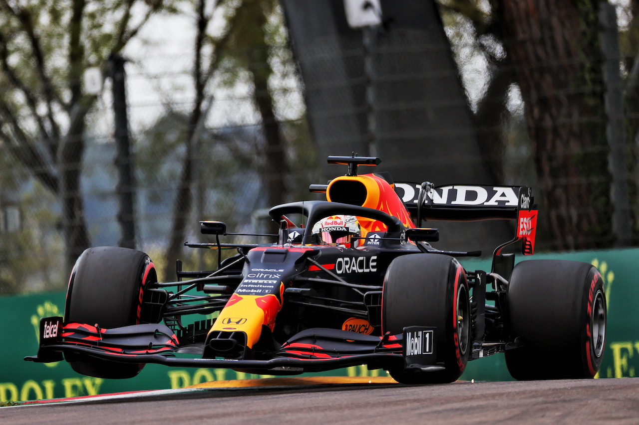 GP IMOLA, Max Verstappen (NLD) Red Bull Racing RB16B.
17.04.2021. Formula 1 World Championship, Rd 2, Emilia Romagna Grand Prix, Imola, Italy, Qualifiche Day.
- www.xpbimages.com, EMail: requests@xpbimages.com © Copyright: Batchelor / XPB Images
