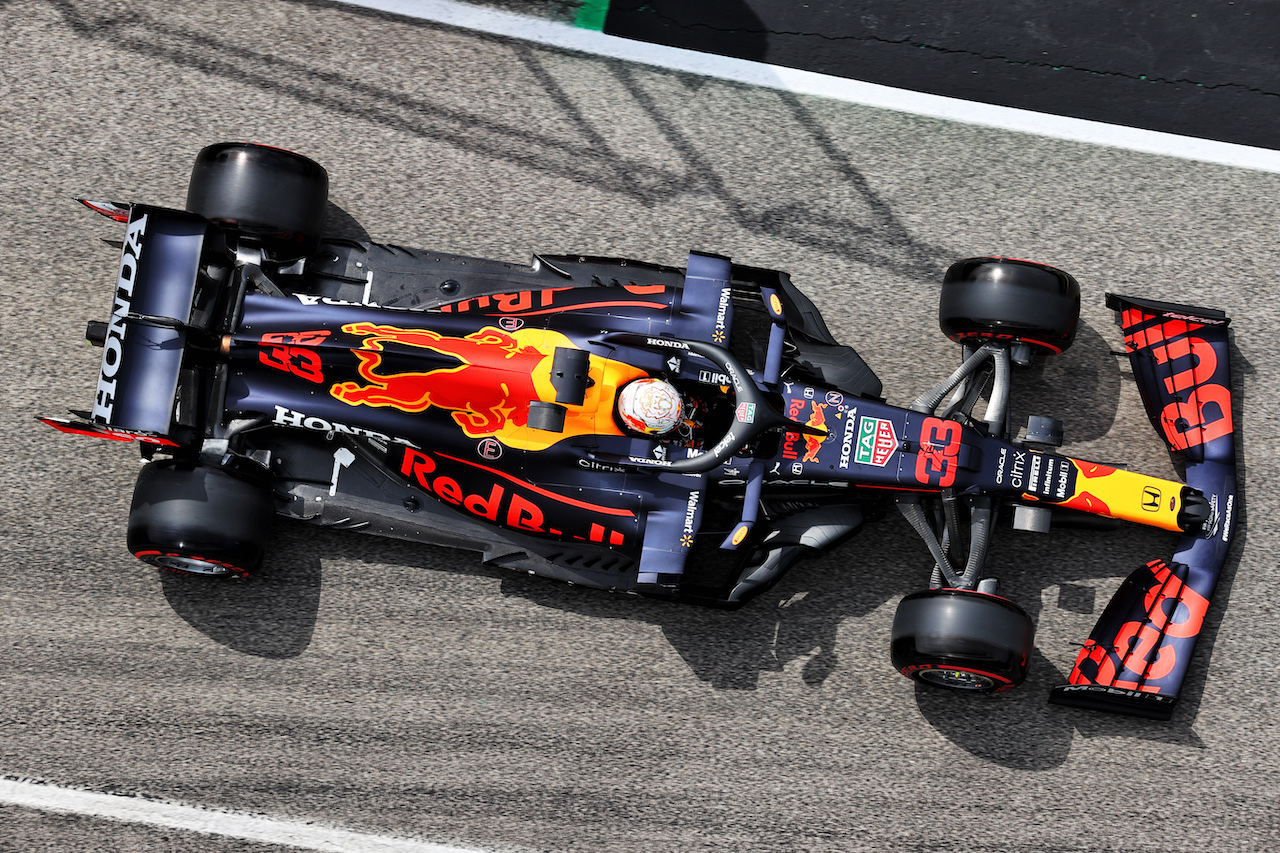 GP IMOLA, Max Verstappen (NLD) Red Bull Racing RB16B.
17.04.2021. Formula 1 World Championship, Rd 2, Emilia Romagna Grand Prix, Imola, Italy, Qualifiche Day.
- www.xpbimages.com, EMail: requests@xpbimages.com © Copyright: Batchelor / XPB Images