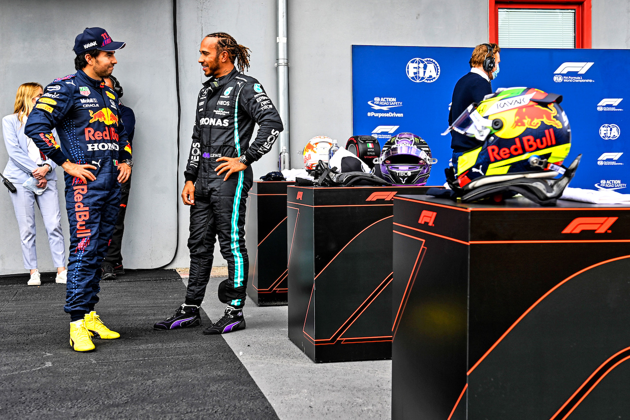 GP IMOLA, (L to R): second placed Sergio Perez (MEX) Red Bull Racing with pole sitter Lewis Hamilton (GBR) Mercedes AMG F1 in qualifying parc ferme.
17.04.2021. Formula 1 World Championship, Rd 2, Emilia Romagna Grand Prix, Imola, Italy, Qualifiche Day.
- www.xpbimages.com, EMail: requests@xpbimages.com © Copyright: FIA Pool Image for Editorial Use Only