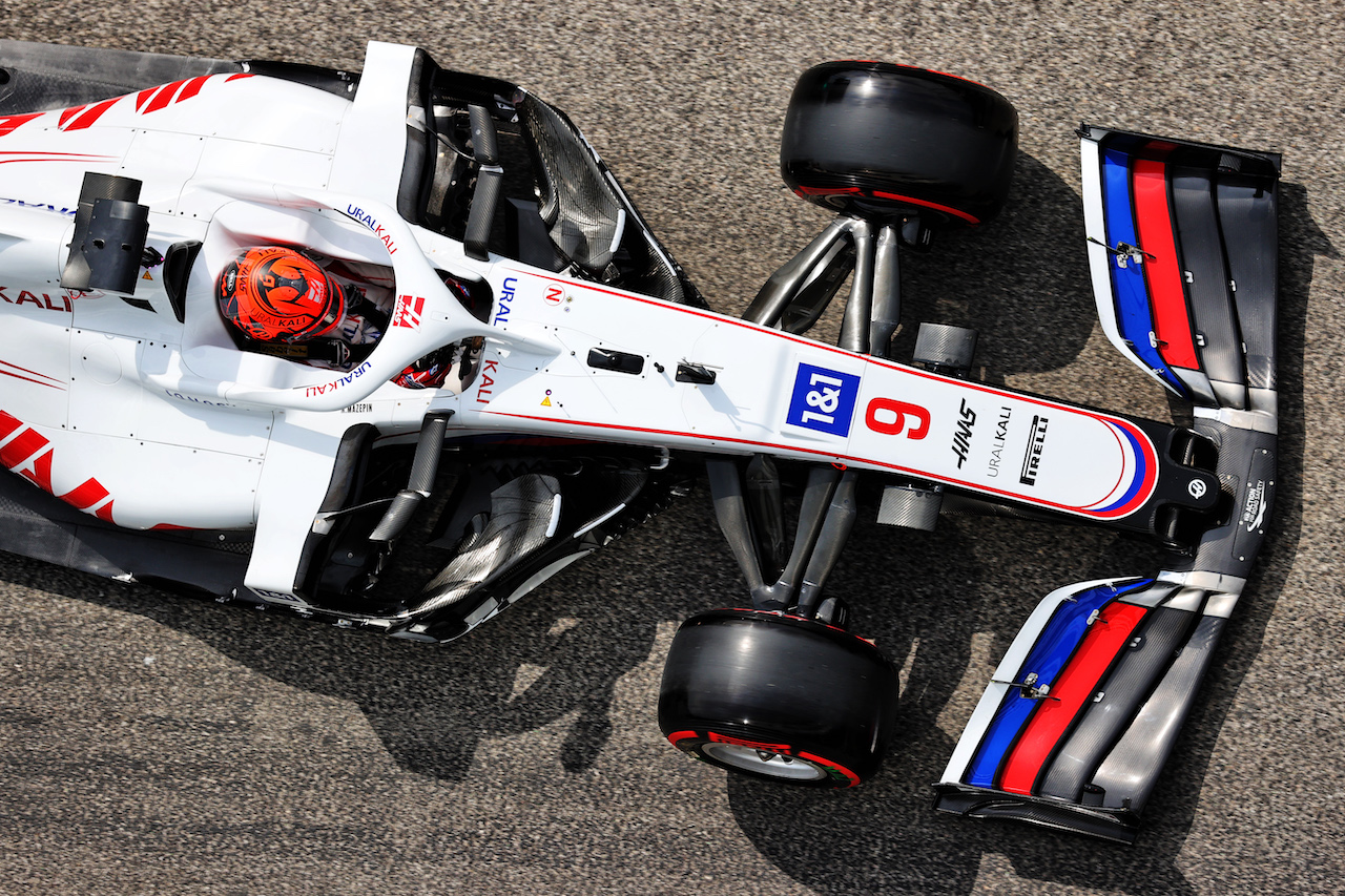 GP IMOLA, Nikita Mazepin (RUS) Haas F1 Team VF-21.
17.04.2021. Formula 1 World Championship, Rd 2, Emilia Romagna Grand Prix, Imola, Italy, Qualifiche Day.
- www.xpbimages.com, EMail: requests@xpbimages.com © Copyright: Batchelor / XPB Images