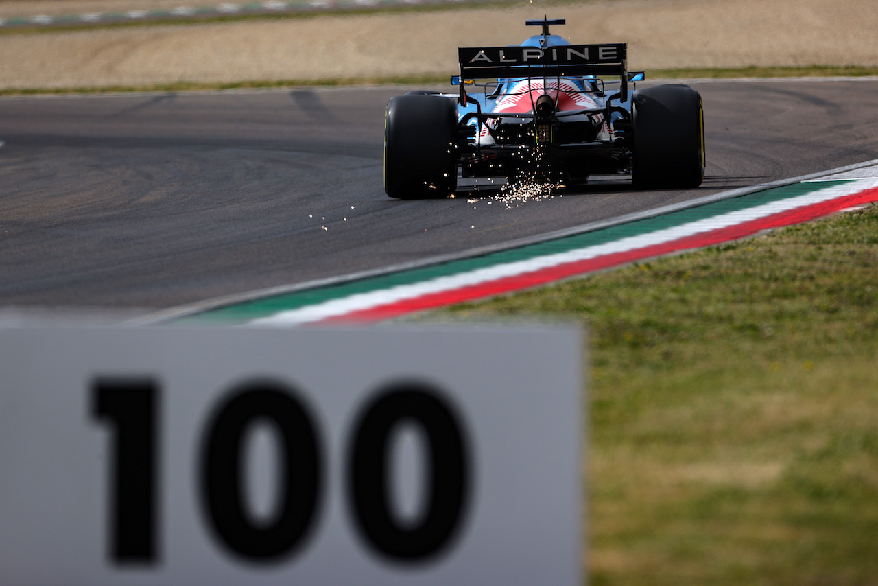 GP IMOLA, Fernando Alonso (ESP), Alpine F1 Team 
17.04.2021. Formula 1 World Championship, Rd 2, Emilia Romagna Grand Prix, Imola, Italy, Qualifiche Day.
- www.xpbimages.com, EMail: requests@xpbimages.com ¬© Copyright: Charniaux / XPB Images