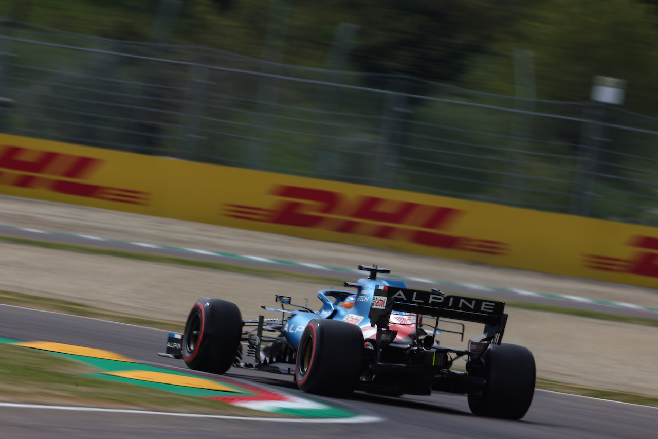 GP IMOLA, Fernando Alonso (ESP), Alpine F1 Team 
17.04.2021. Formula 1 World Championship, Rd 2, Emilia Romagna Grand Prix, Imola, Italy, Qualifiche Day.
- www.xpbimages.com, EMail: requests@xpbimages.com ¬© Copyright: Charniaux / XPB Images