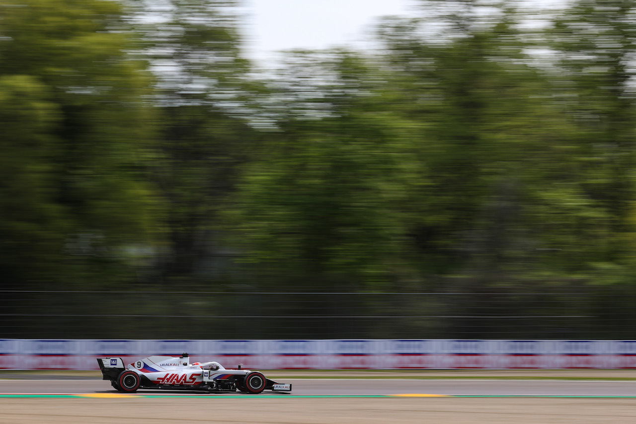 GP IMOLA, Nikita Mazepin (RUS), Haas F1 Team 
17.04.2021. Formula 1 World Championship, Rd 2, Emilia Romagna Grand Prix, Imola, Italy, Qualifiche Day.
- www.xpbimages.com, EMail: requests@xpbimages.com ¬© Copyright: Charniaux / XPB Images