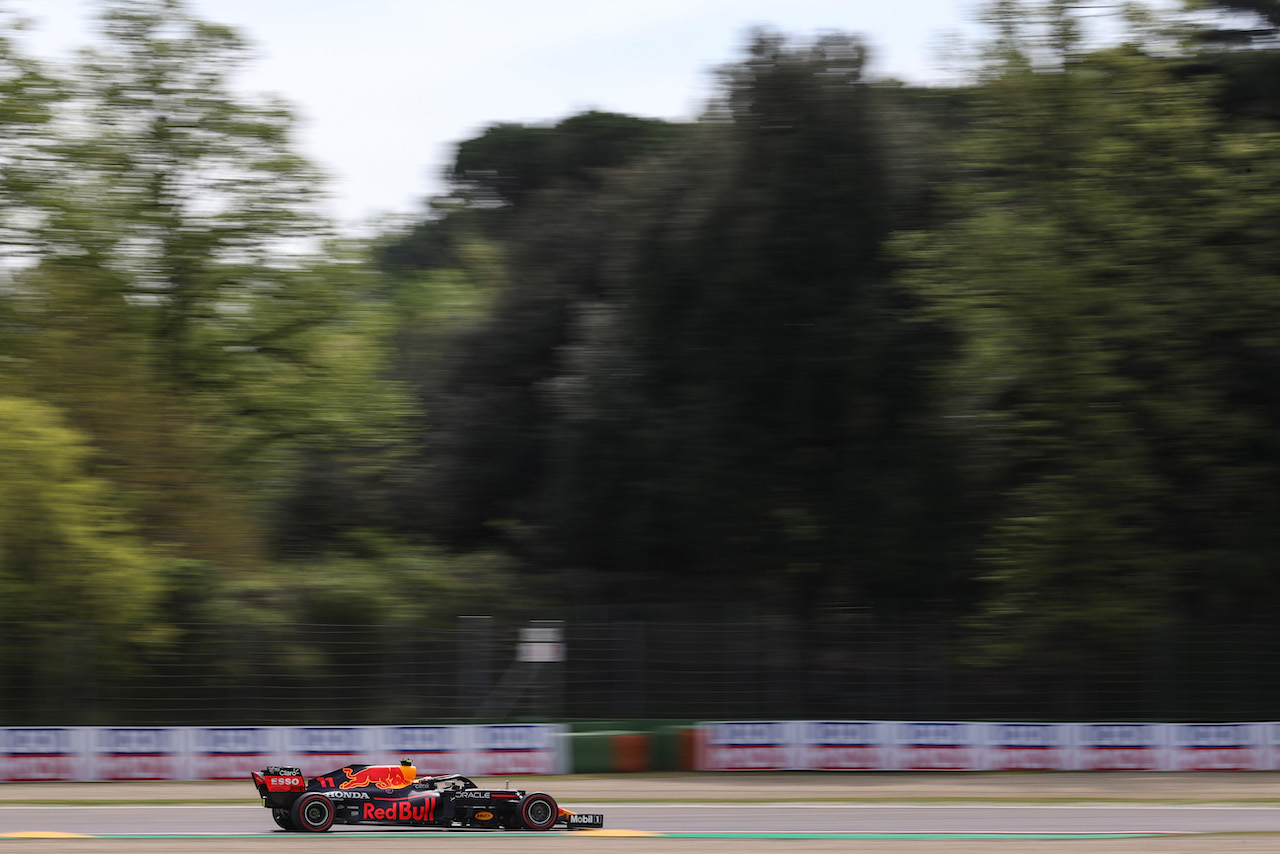 GP IMOLA, Sergio Perez (MEX), Red Bull Racing 
17.04.2021. Formula 1 World Championship, Rd 2, Emilia Romagna Grand Prix, Imola, Italy, Qualifiche Day.
- www.xpbimages.com, EMail: requests@xpbimages.com © Copyright: Charniaux / XPB Images