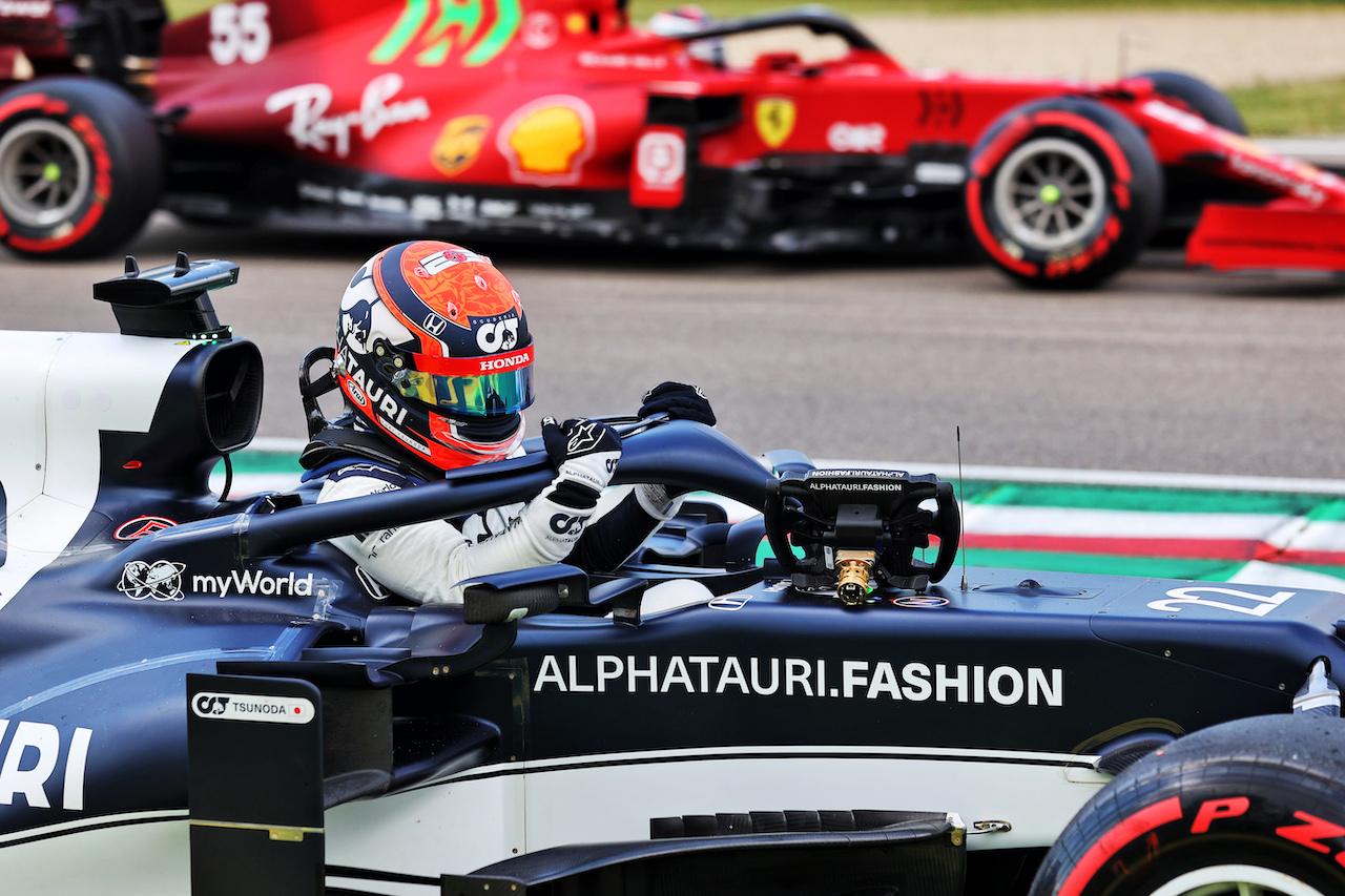 GP IMOLA, Yuki Tsunoda (JPN) AlphaTauri AT02 crashed during qualifying.
17.04.2021. Formula 1 World Championship, Rd 2, Emilia Romagna Grand Prix, Imola, Italy, Qualifiche Day.
- www.xpbimages.com, EMail: requests@xpbimages.com © Copyright: Batchelor / XPB Images