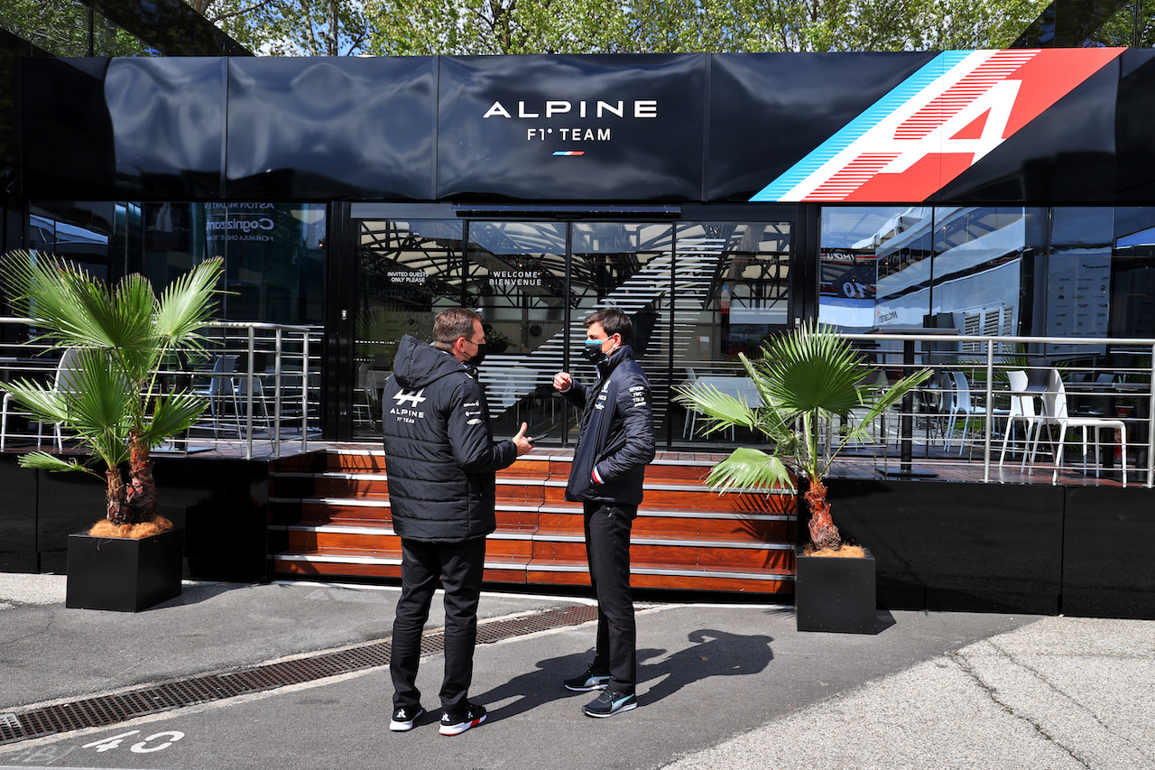 GP IMOLA, (L to R): Laurent Rossi (FRA) Alpine Chief Executive Officer with Toto Wolff (GER) Mercedes AMG F1 Shareholder e Executive Director.
16.04.2021. Formula 1 World Championship, Rd 2, Emilia Romagna Grand Prix, Imola, Italy, Practice Day.
- www.xpbimages.com, EMail: requests@xpbimages.com © Copyright: Moy / XPB Images