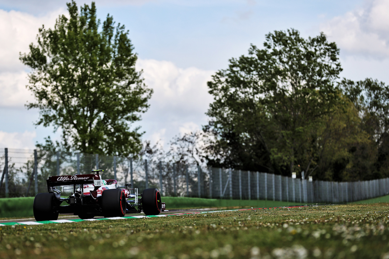 GP IMOLA, Antonio Giovinazzi (ITA) Alfa Romeo Racing C41.
16.04.2021. Formula 1 World Championship, Rd 2, Emilia Romagna Grand Prix, Imola, Italy, Practice Day.
- www.xpbimages.com, EMail: requests@xpbimages.com © Copyright: Batchelor / XPB Images