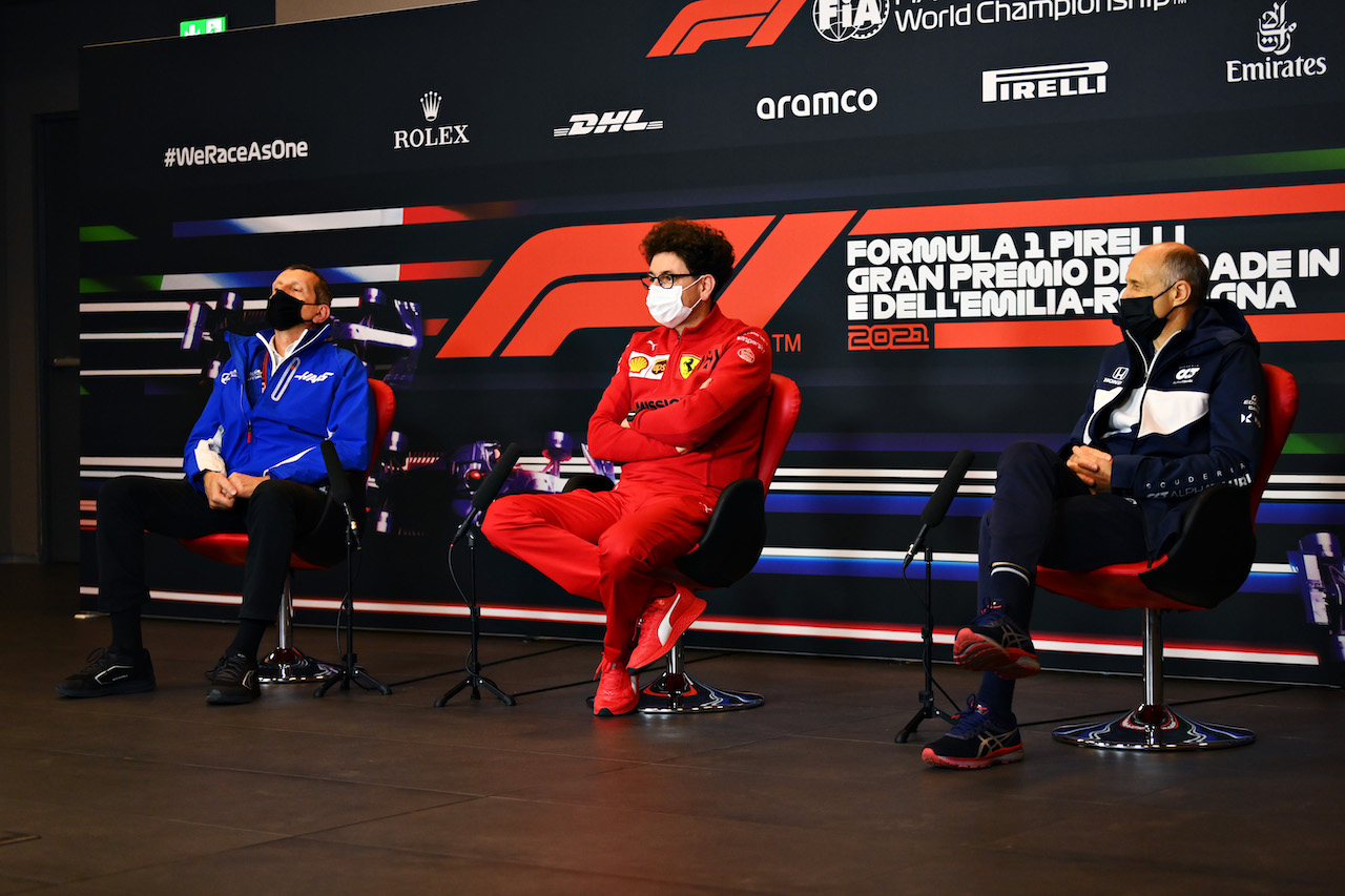 GP IMOLA, The FIA Press Conference (L to R): Guenther Steiner (ITA) Haas F1 Team Prinicipal; Mattia Binotto (ITA) Ferrari Team Principal; Franz Tost (AUT) AlphaTauri Team Principal.
16.04.2021. Formula 1 World Championship, Rd 2, Emilia Romagna Grand Prix, Imola, Italy, Practice Day.
- www.xpbimages.com, EMail: requests@xpbimages.com © Copyright: FIA Pool Image for Editorial Use Only