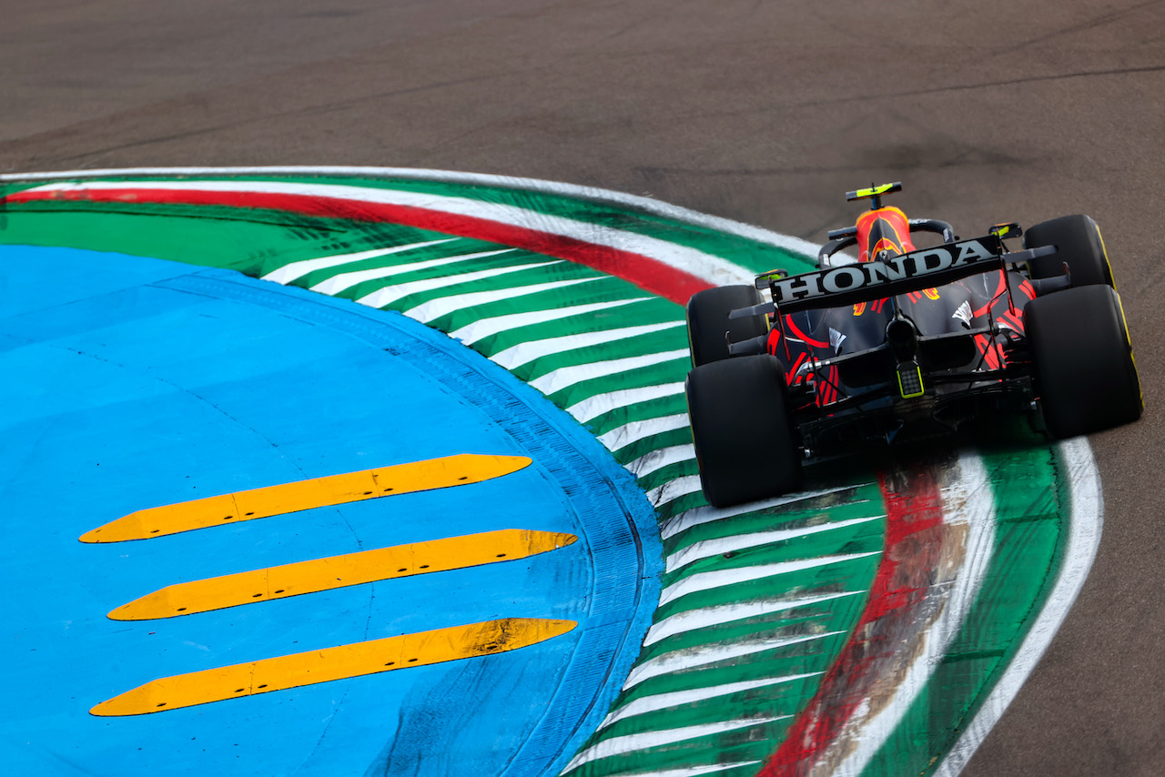 GP IMOLA, Sergio Perez (MEX), Red Bull Racing 
16.04.2021. Formula 1 World Championship, Rd 2, Emilia Romagna Grand Prix, Imola, Italy, Practice Day.
- www.xpbimages.com, EMail: requests@xpbimages.com ¬© Copyright: Charniaux / XPB Images