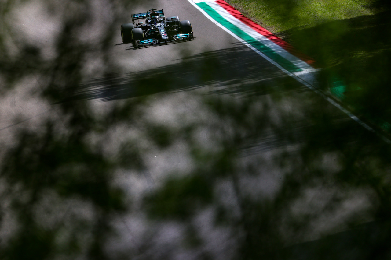 GP IMOLA, Lewis Hamilton (GBR), Mercedes AMG F1  
16.04.2021. Formula 1 World Championship, Rd 2, Emilia Romagna Grand Prix, Imola, Italy, Practice Day.
- www.xpbimages.com, EMail: requests@xpbimages.com ¬© Copyright: Charniaux / XPB Images