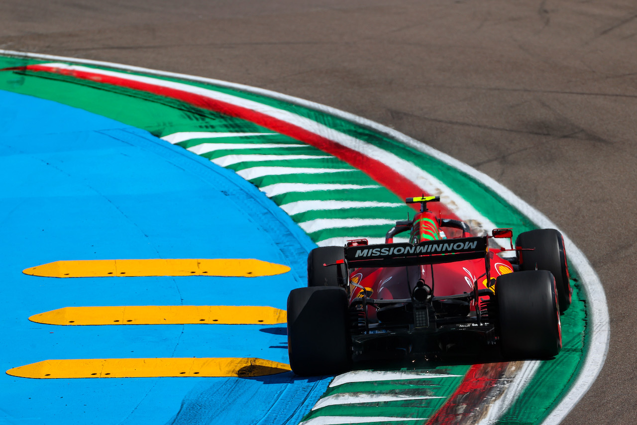 GP IMOLA, Carlos Sainz Jr (ESP), Ferrari 
16.04.2021. Formula 1 World Championship, Rd 2, Emilia Romagna Grand Prix, Imola, Italy, Practice Day.
- www.xpbimages.com, EMail: requests@xpbimages.com © Copyright: Charniaux / XPB Images