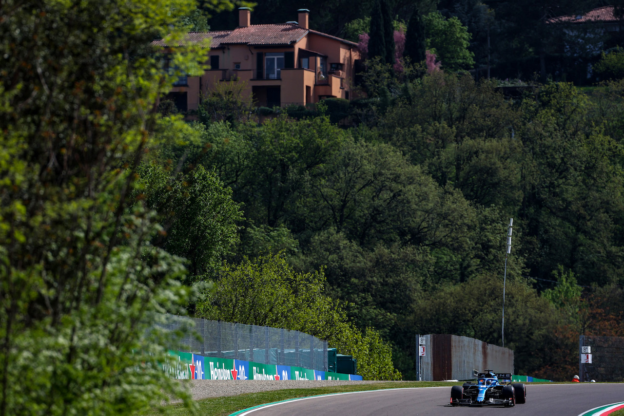 GP IMOLA, Fernando Alonso (ESP), Alpine F1 Team 
16.04.2021. Formula 1 World Championship, Rd 2, Emilia Romagna Grand Prix, Imola, Italy, Practice Day.
- www.xpbimages.com, EMail: requests@xpbimages.com ¬© Copyright: Charniaux / XPB Images