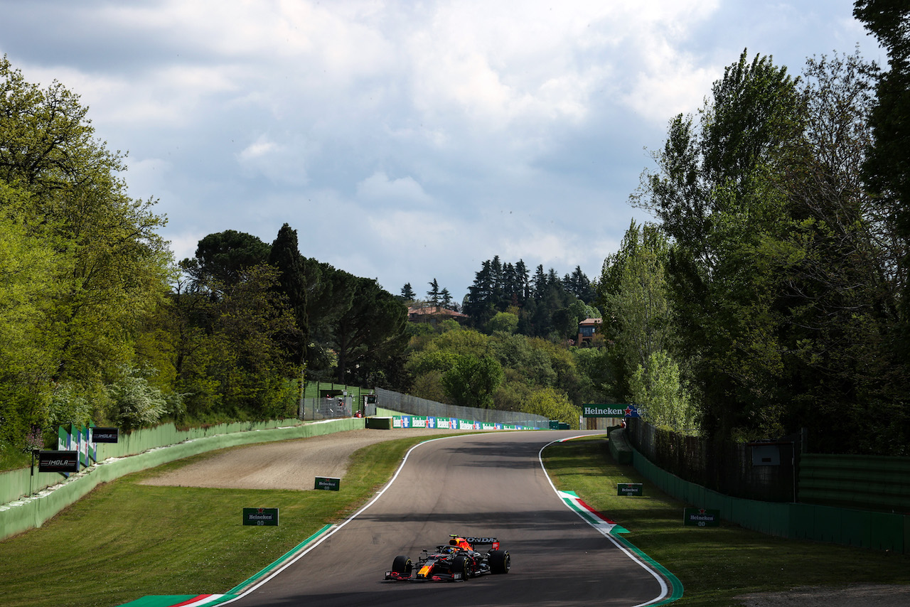 GP IMOLA, Sergio Perez (MEX), Red Bull Racing 
16.04.2021. Formula 1 World Championship, Rd 2, Emilia Romagna Grand Prix, Imola, Italy, Practice Day.
- www.xpbimages.com, EMail: requests@xpbimages.com ¬© Copyright: Charniaux / XPB Images