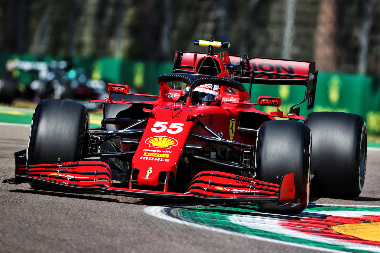 GP IMOLA, Carlos Sainz Jr (ESP) Ferrari SF-21.
16.04.2021. Formula 1 World Championship, Rd 2, Emilia Romagna Grand Prix, Imola, Italy, Practice Day.
- www.xpbimages.com, EMail: requests@xpbimages.com © Copyright: Charniaux / XPB Images