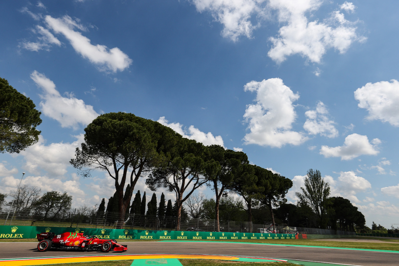 GP IMOLA, Carlos Sainz Jr (ESP), Ferrari 
16.04.2021. Formula 1 World Championship, Rd 2, Emilia Romagna Grand Prix, Imola, Italy, Practice Day.
- www.xpbimages.com, EMail: requests@xpbimages.com © Copyright: Charniaux / XPB Images