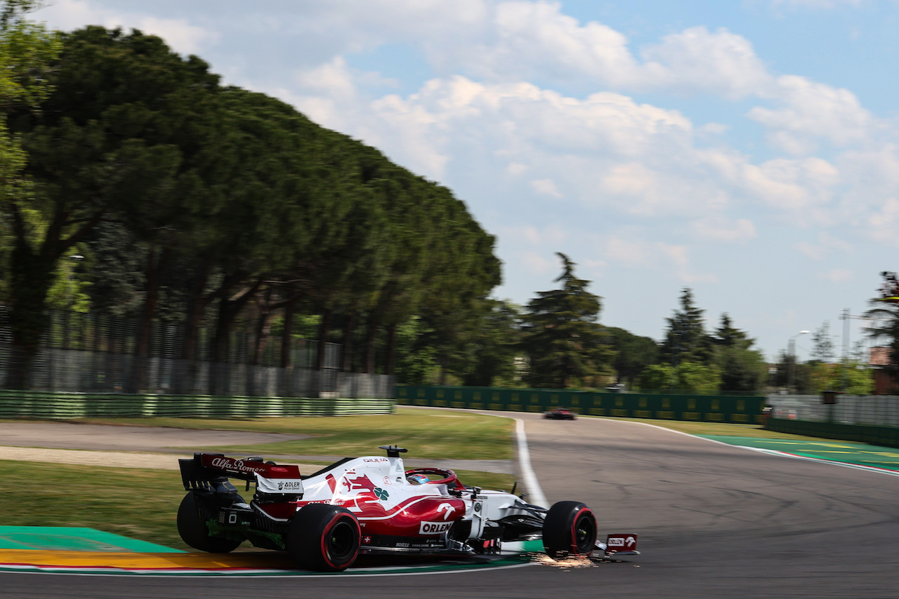 GP IMOLA, Antonio Giovinazzi (ITA), Alfa Romeo Racing 
16.04.2021. Formula 1 World Championship, Rd 2, Emilia Romagna Grand Prix, Imola, Italy, Practice Day.
- www.xpbimages.com, EMail: requests@xpbimages.com ¬© Copyright: Charniaux / XPB Images