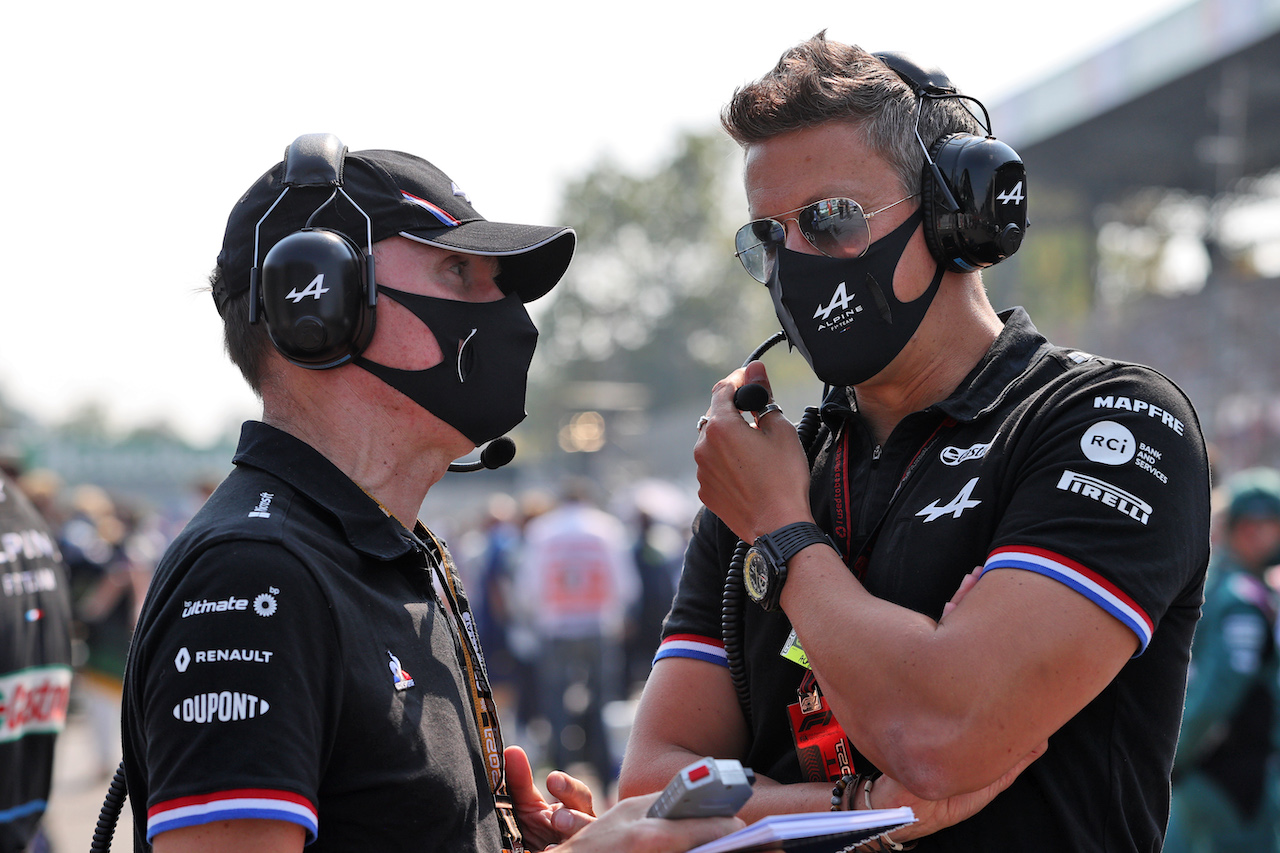 GP ITALIA, (L to R): Alan Permane (GBR) Alpine F1 Team Trackside Operations Director with Laurent Rossi (FRA) Alpine Chief Executive Officer on the grid.
12.09.2021. Formula 1 World Championship, Rd 14, Italian Grand Prix, Monza, Italy, Gara Day.
- www.xpbimages.com, EMail: requests@xpbimages.com © Copyright: Moy / XPB Images