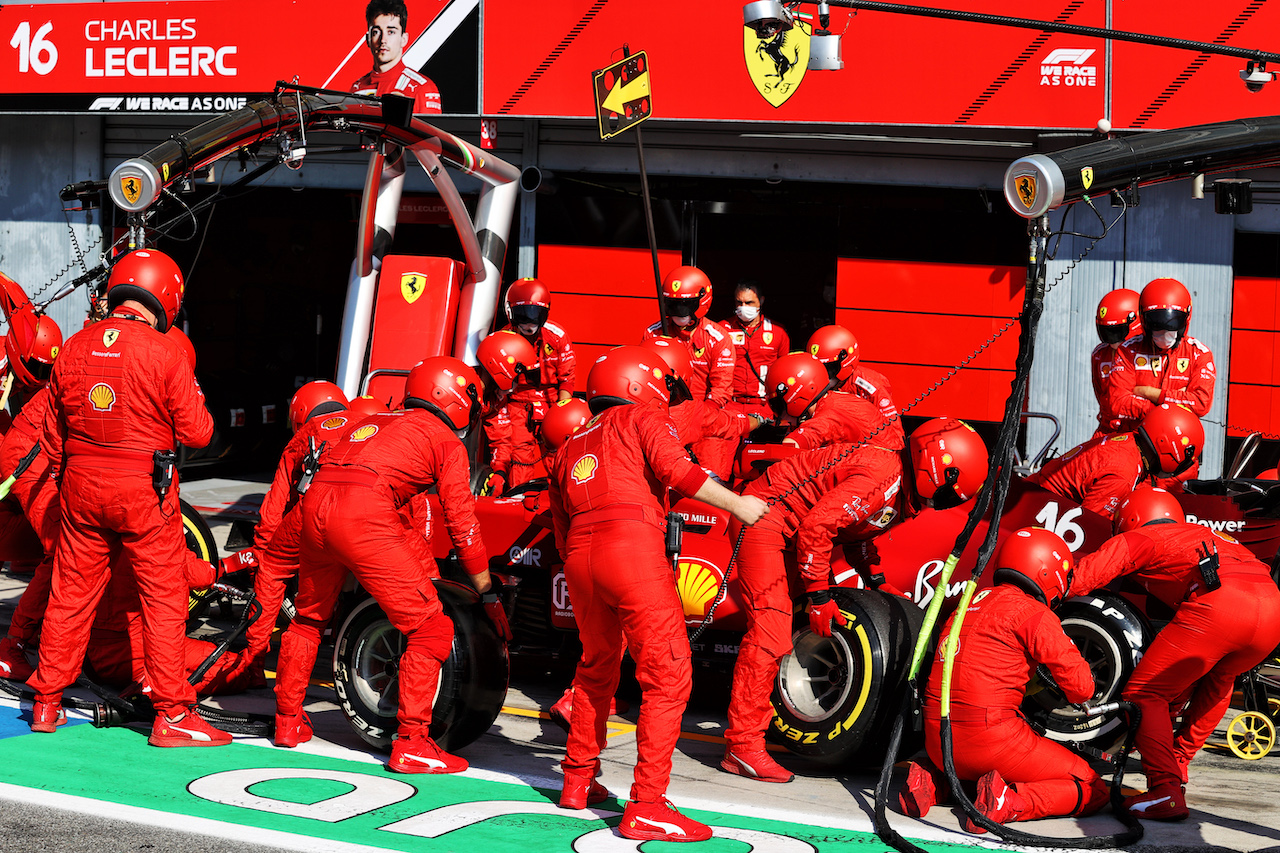 GP ITALIA, Charles Leclerc (MON) Ferrari SF-21 makes a pit stop,.
12.09.2021. Formula 1 World Championship, Rd 14, Italian Grand Prix, Monza, Italy, Gara Day.
- www.xpbimages.com, EMail: requests@xpbimages.com © Copyright: Moy / XPB Images