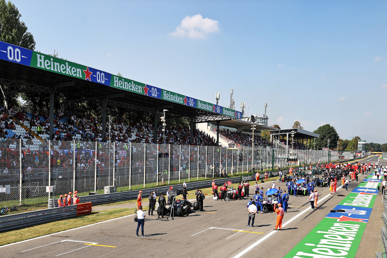 GP ITALIA, The grid before the partenza of the race.
12.09.2021. Formula 1 World Championship, Rd 14, Italian Grand Prix, Monza, Italy, Gara Day.
- www.xpbimages.com, EMail: requests@xpbimages.com © Copyright: Moy / XPB Images