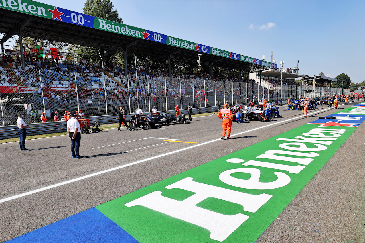 GP ITALIA, The grid before the partenza of the race.
12.09.2021. Formula 1 World Championship, Rd 14, Italian Grand Prix, Monza, Italy, Gara Day.
- www.xpbimages.com, EMail: requests@xpbimages.com © Copyright: Moy / XPB Images