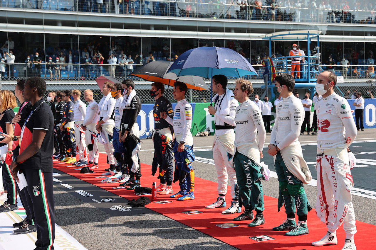 GP ITALIA, The Drivers line up on the grid.
12.09.2021. Formula 1 World Championship, Rd 14, Italian Grand Prix, Monza, Italy, Gara Day.
- www.xpbimages.com, EMail: requests@xpbimages.com ¬© Copyright: Batchelor / XPB Images