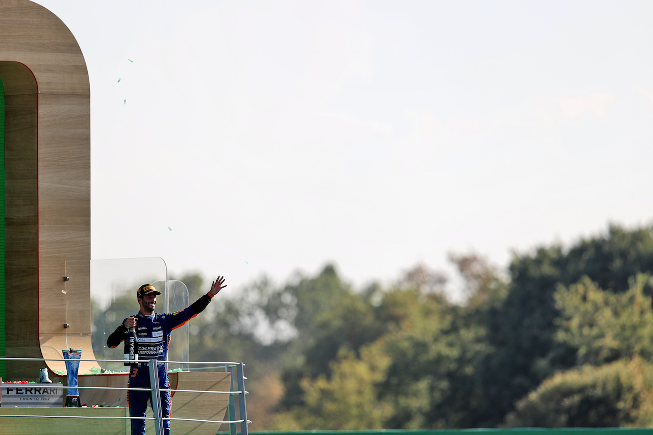 GP ITALIA, Gara winner Daniel Ricciardo (AUS) McLaren celebrates on the podium.
12.09.2021. Formula 1 World Championship, Rd 14, Italian Grand Prix, Monza, Italy, Gara Day.
- www.xpbimages.com, EMail: requests@xpbimages.com © Copyright: Moy / XPB Images