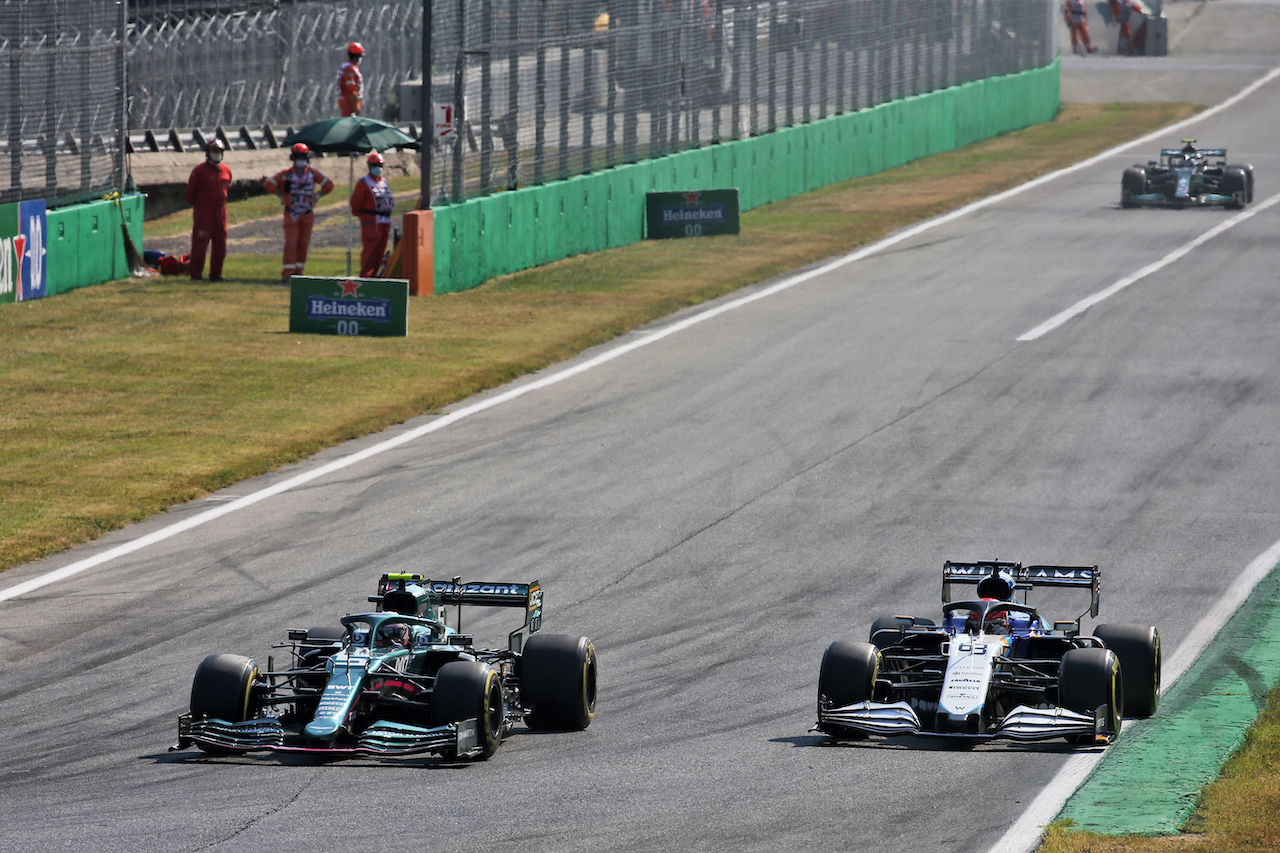 GP ITALIA, (L to R): Sebastian Vettel (GER) Aston Martin F1 Team AMR21 e George Russell (GBR) Williams Racing FW43B battle for position.
12.09.2021. Formula 1 World Championship, Rd 14, Italian Grand Prix, Monza, Italy, Gara Day.
- www.xpbimages.com, EMail: requests@xpbimages.com © Copyright: Bearne / XPB Images