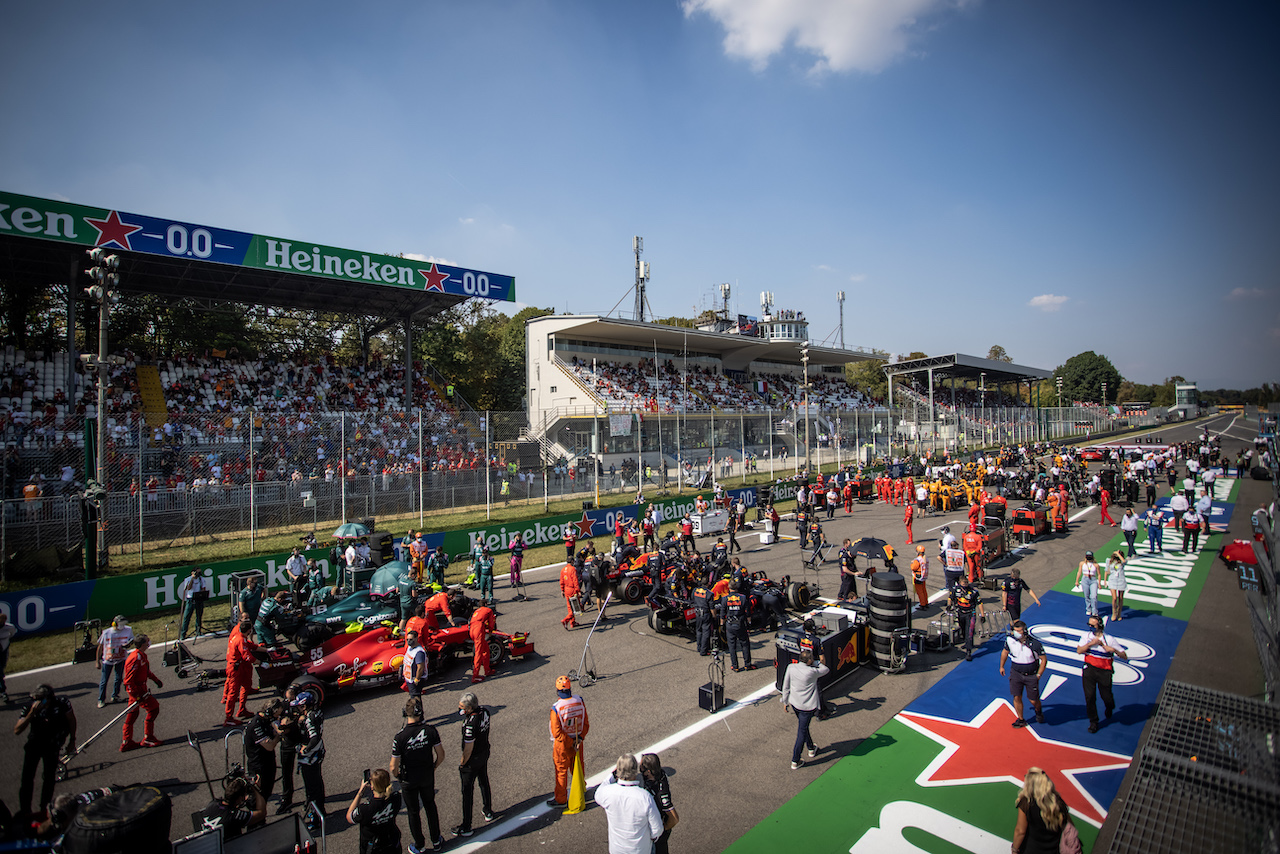 GP ITALIA, The grid before the partenza of the race.
12.09.2021. Formula 1 World Championship, Rd 14, Italian Grand Prix, Monza, Italy, Gara Day.
- www.xpbimages.com, EMail: requests@xpbimages.com © Copyright: Bearne / XPB Images