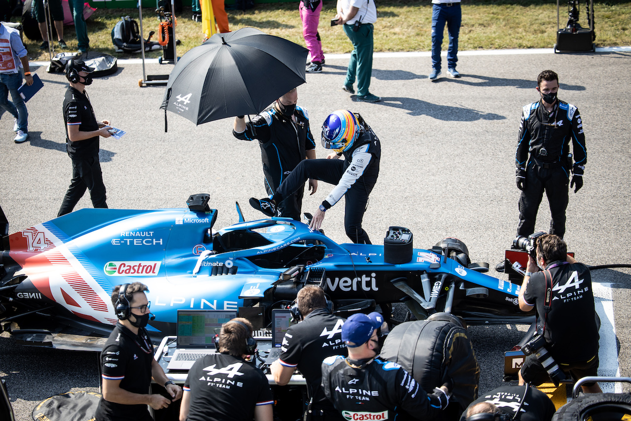 GP ITALIA, Fernando Alonso (ESP) Alpine F1 Team A521 on the grid.
12.09.2021. Formula 1 World Championship, Rd 14, Italian Grand Prix, Monza, Italy, Gara Day.
- www.xpbimages.com, EMail: requests@xpbimages.com © Copyright: Bearne / XPB Images