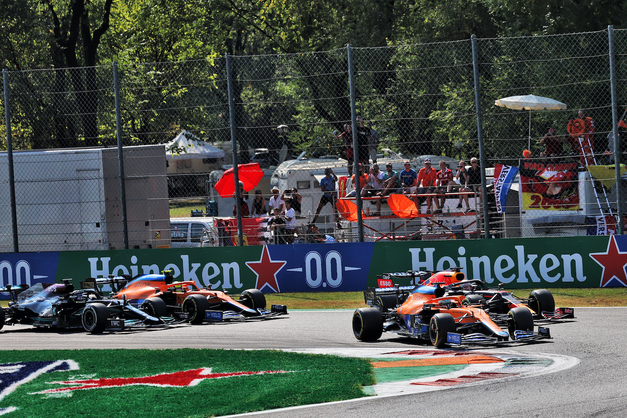 GP ITALIA, Daniel Ricciardo (AUS) McLaren MCL35M davanti a at the partenza of the race.
12.09.2021. Formula 1 World Championship, Rd 14, Italian Grand Prix, Monza, Italy, Gara Day.
- www.xpbimages.com, EMail: requests@xpbimages.com © Copyright: Batchelor / XPB Images